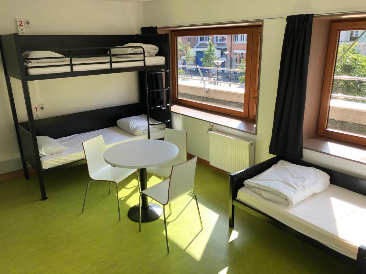 Bed in 3-Bed Female Dormitory Ensuite Shower – Shared Toilets