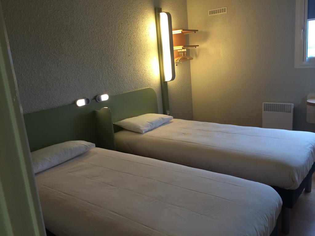 Standard Twin Room,110585745:JPEG