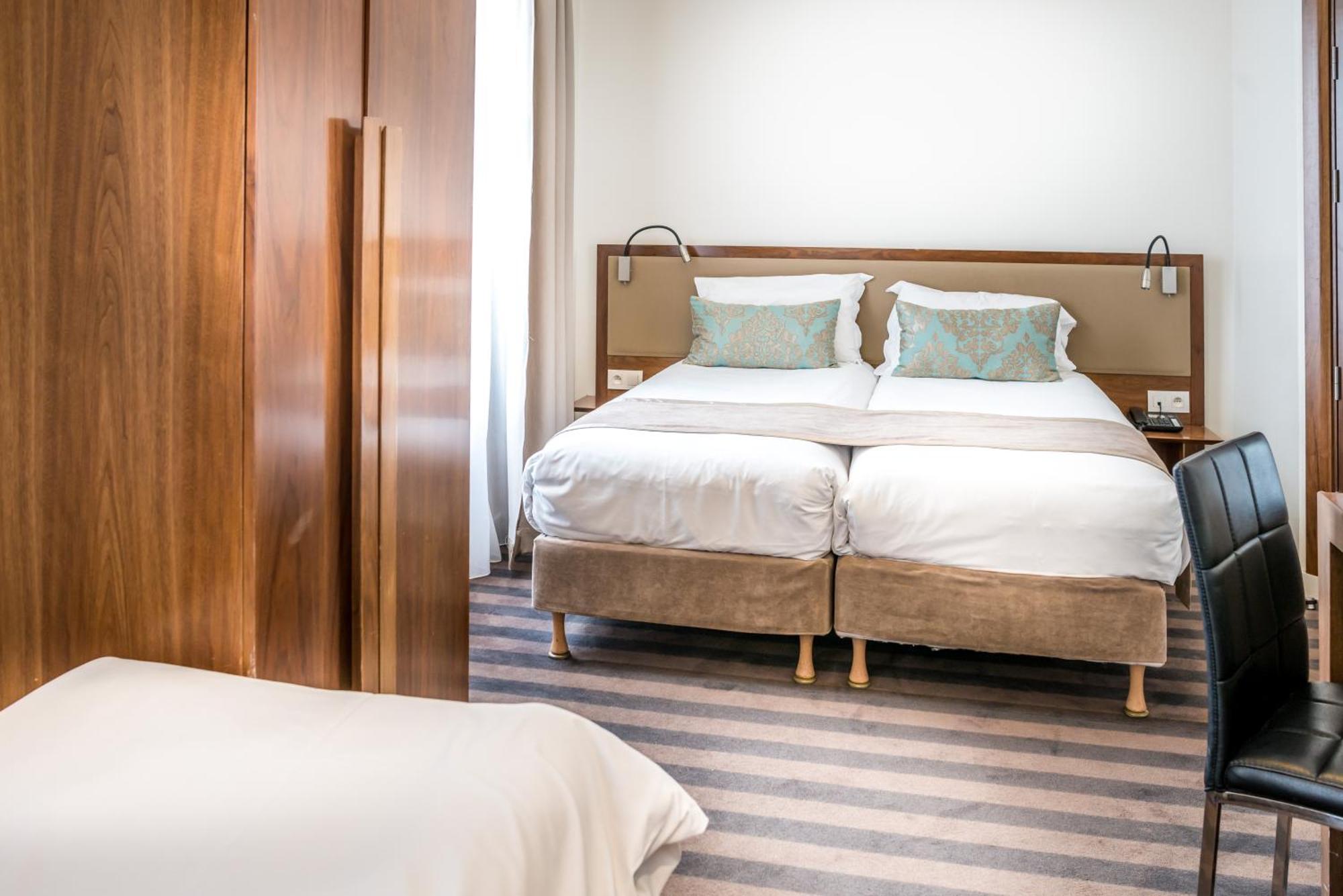 Two Rooms next to Each Other,1208721916:JPEG
