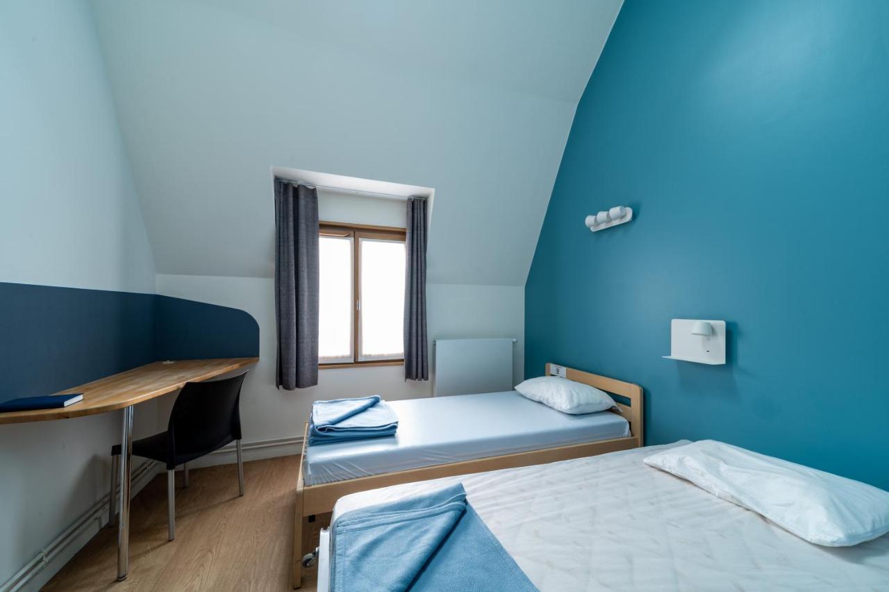 Bett im Schlafsaal mit 3 Betten für Männer