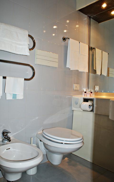 Single Room Shower,126822291:JPEG