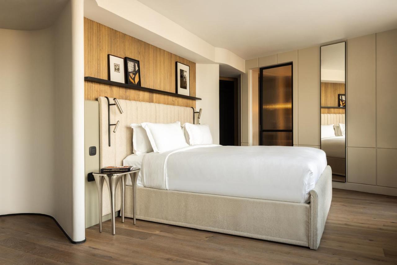 Suite Junior con terraza y vistas a la Torre Eiffel