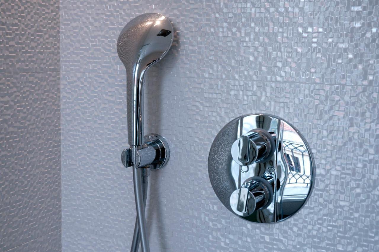 Superior Double Room Bath,1356279368:JPEG