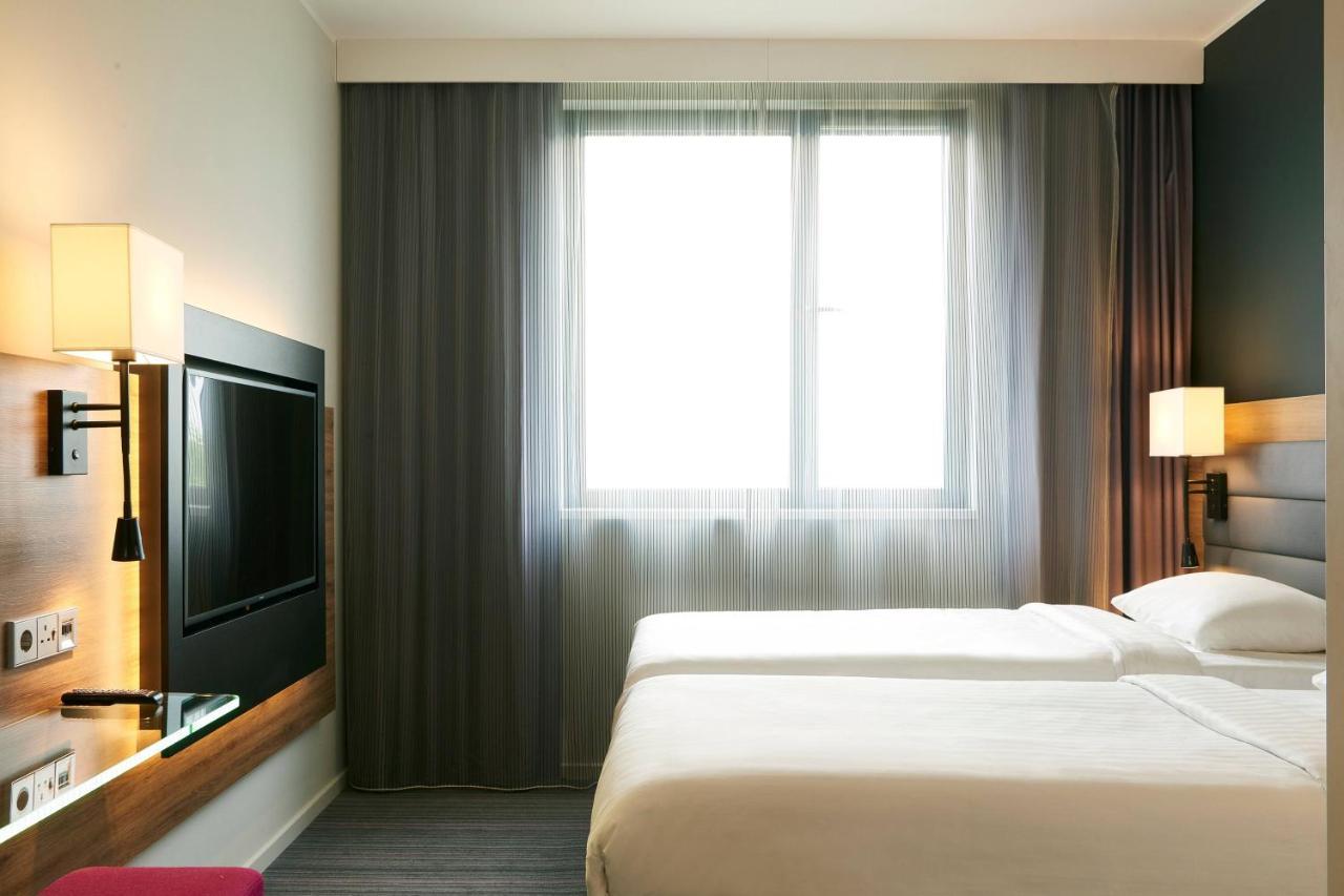 Moxy Twin Room,1395471833:JPEG