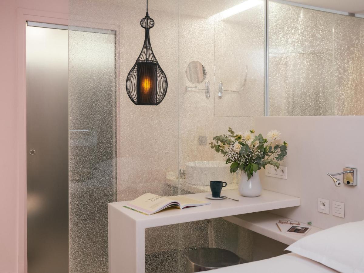 Modern Double Room Echo
