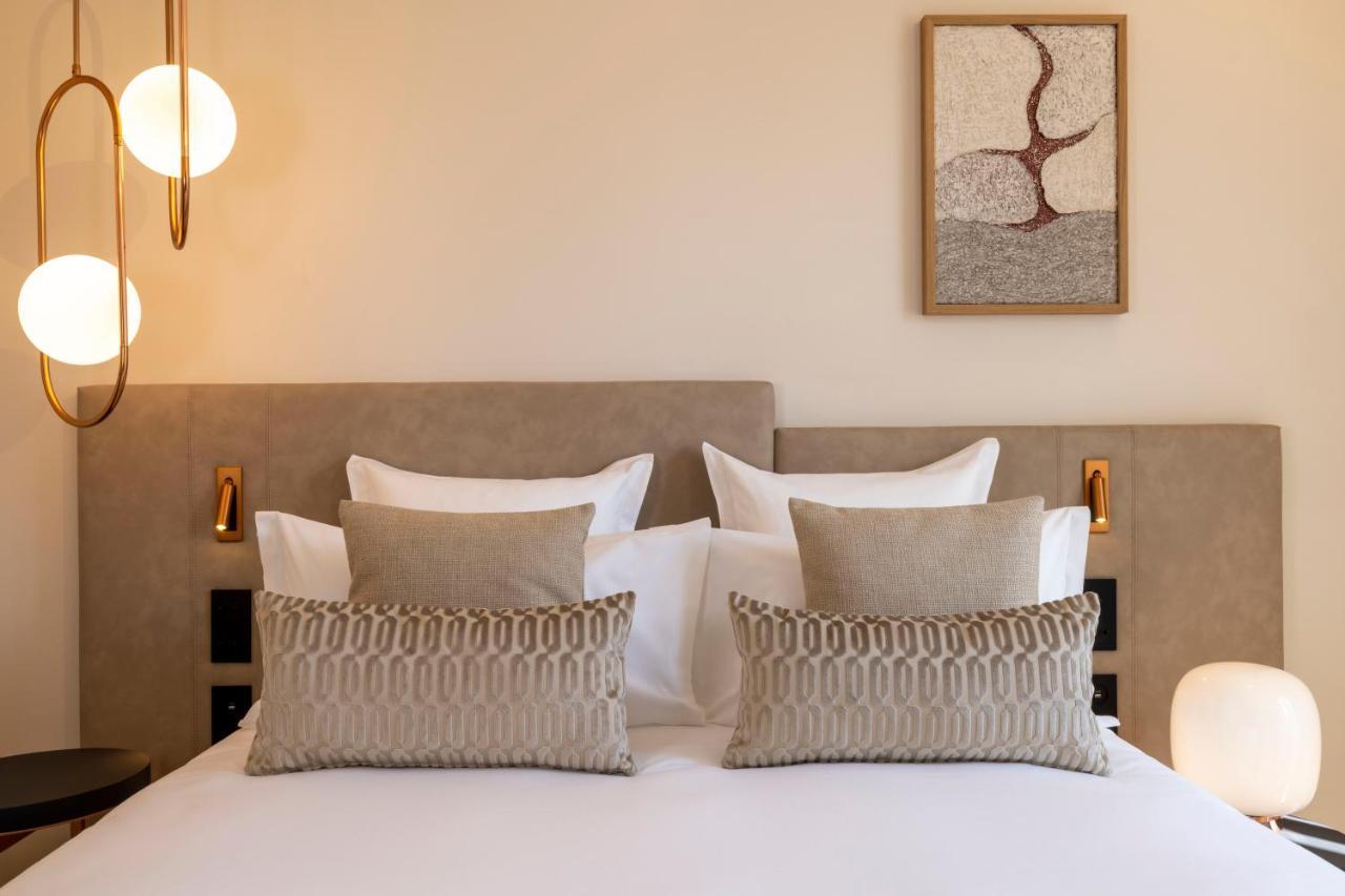 Deluxe Room,1465925603:JPEG
