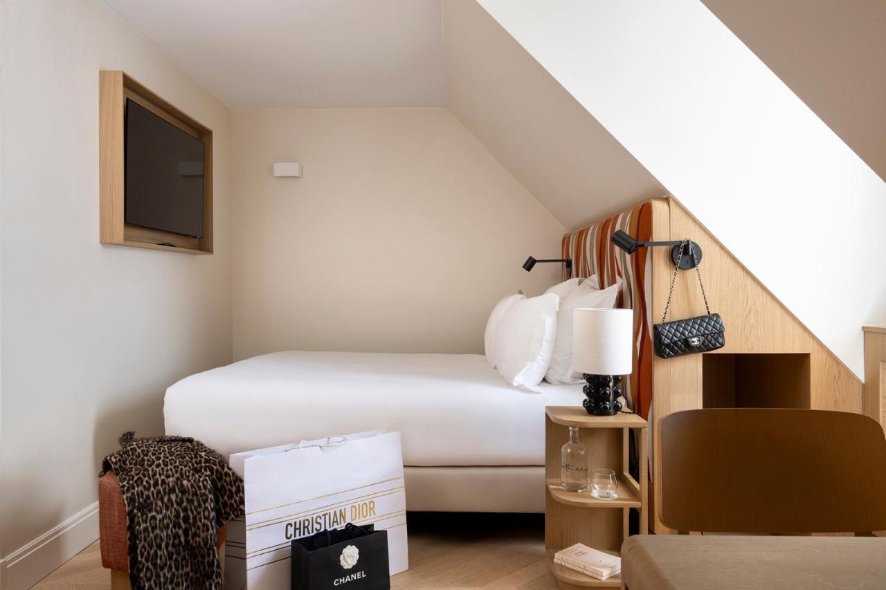 Superior Mansard Room