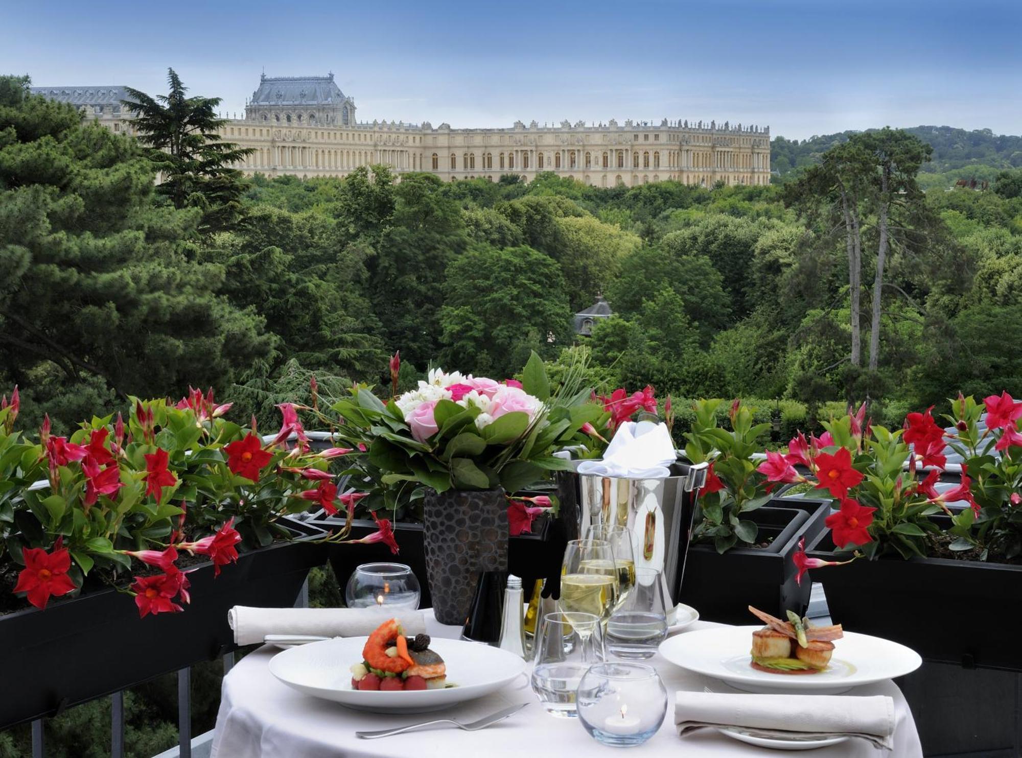 Suite Lit King-Size - Palace 5 Étoiles - Vue sur Château