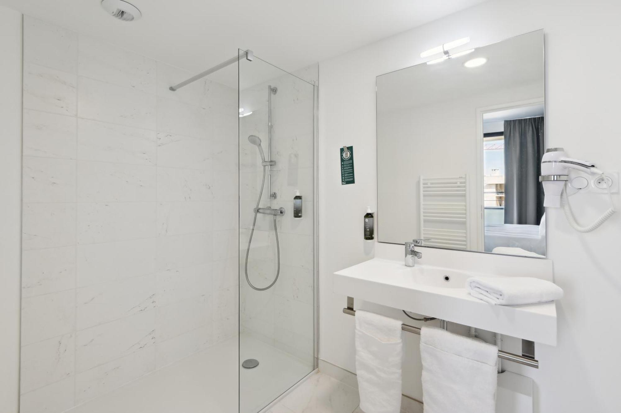 Large Comfort Studio One Double Bed Sofa bed or One Bunk Cabin Beds Balcony,1745276244:JPEG