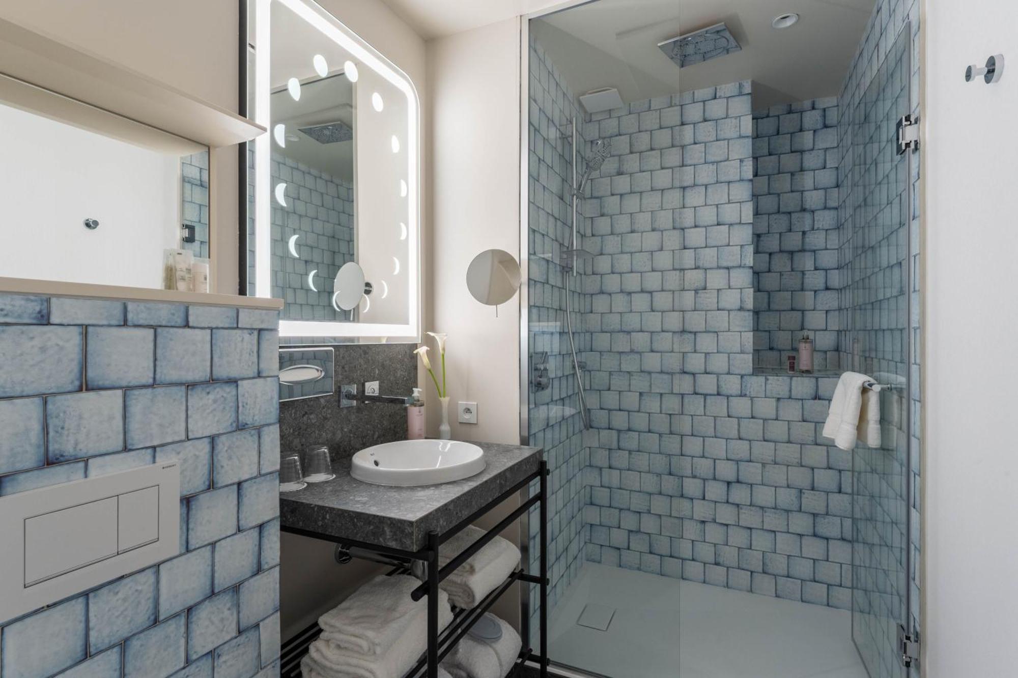 Twin Room,1540812295:JPEG