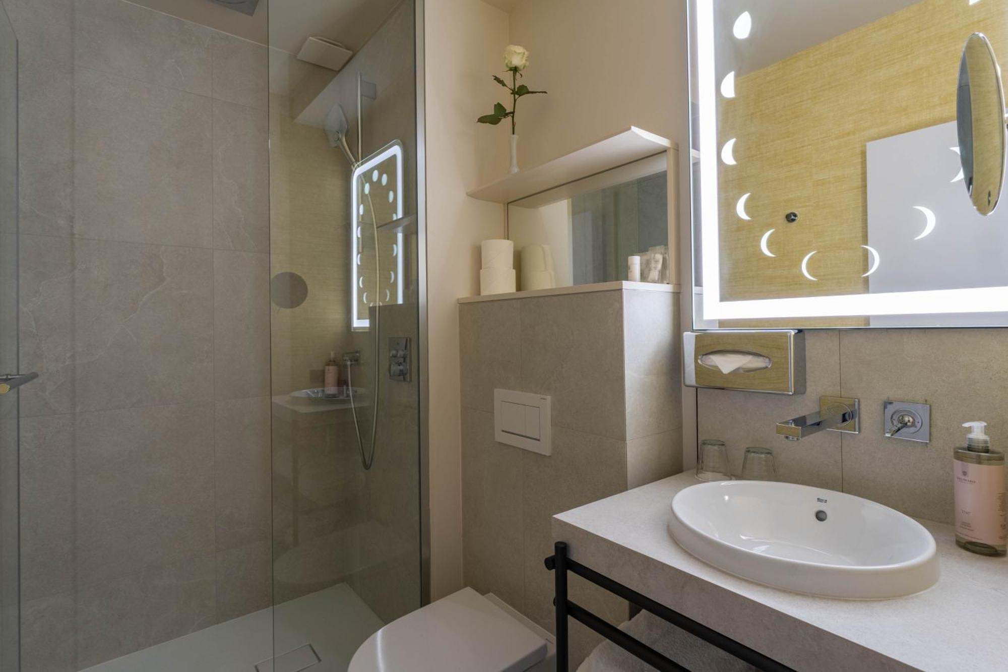 Single Room,1540813123:JPEG