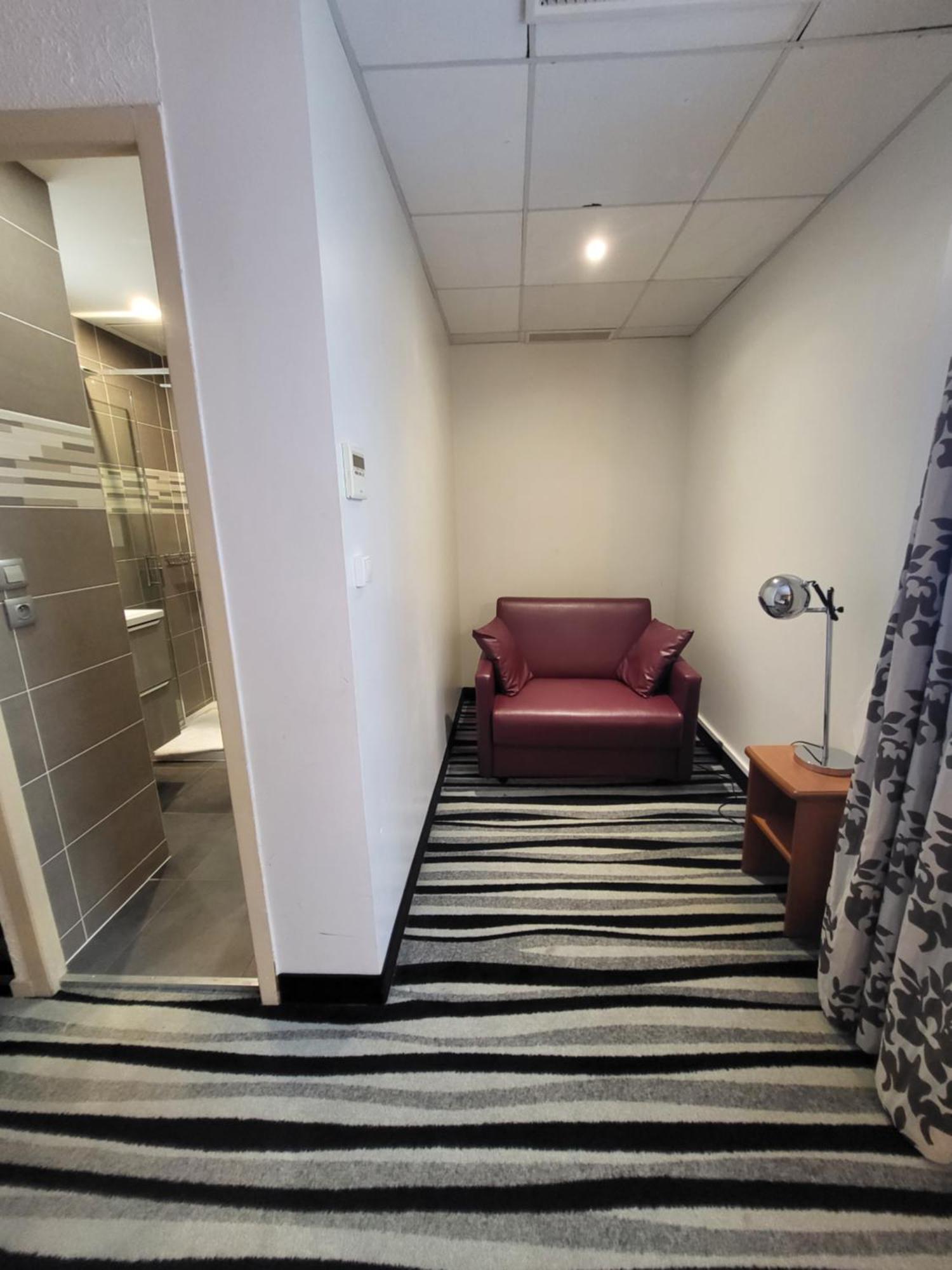 2 Single Beds 1 Junior Bed Up To 10 Years,1546367665:JPEG