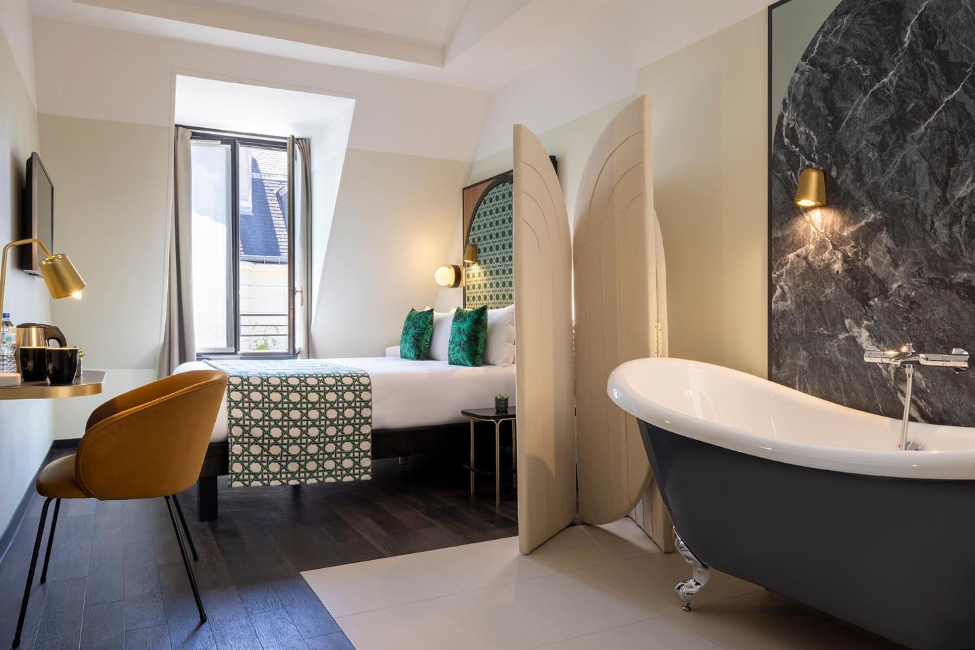 Privilege Double Room Bathtub