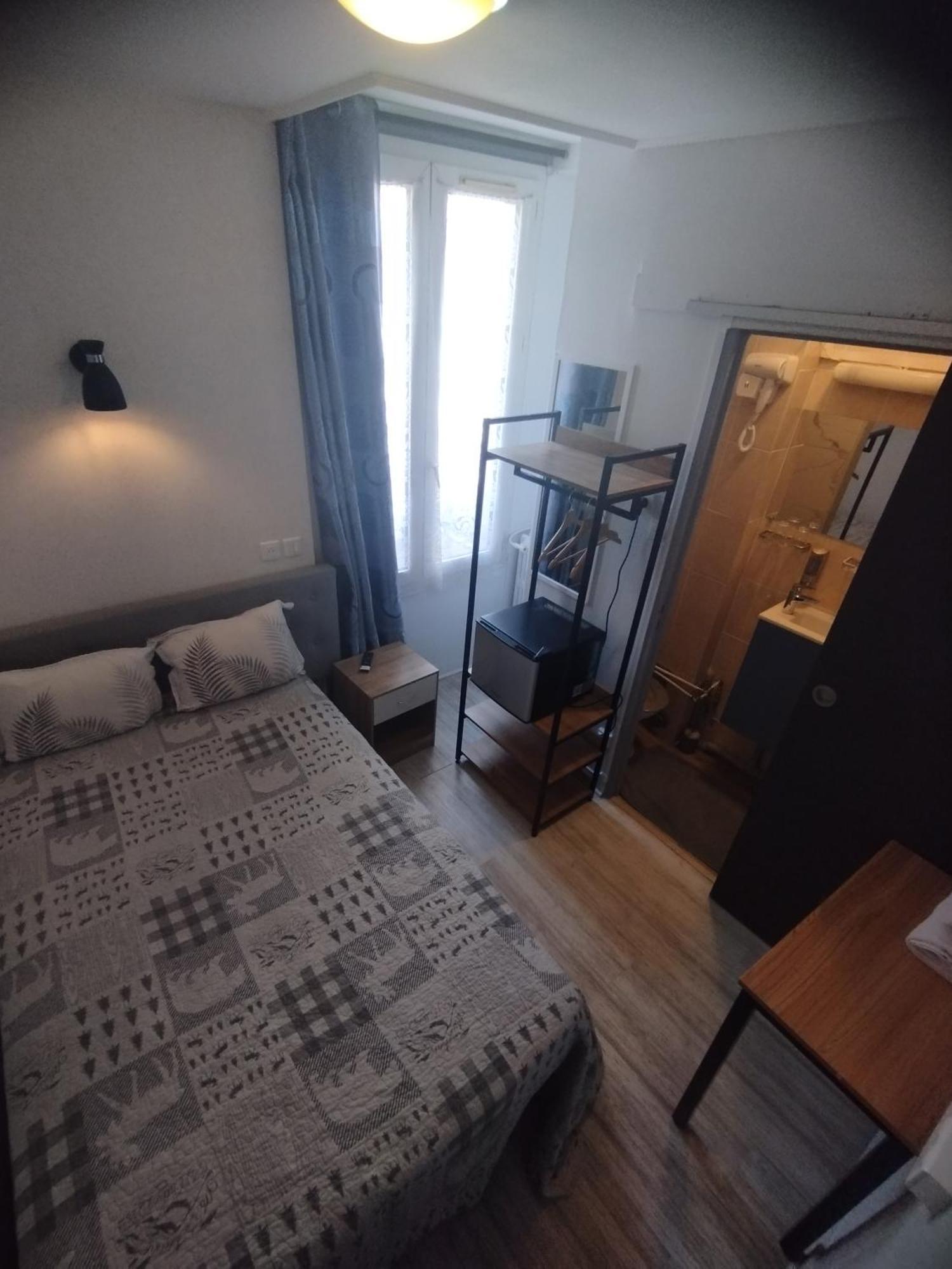 Standard Single Room Shower