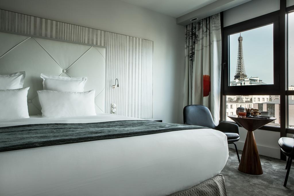 Junior Suite mit Aussicht auf den Eiffelturm