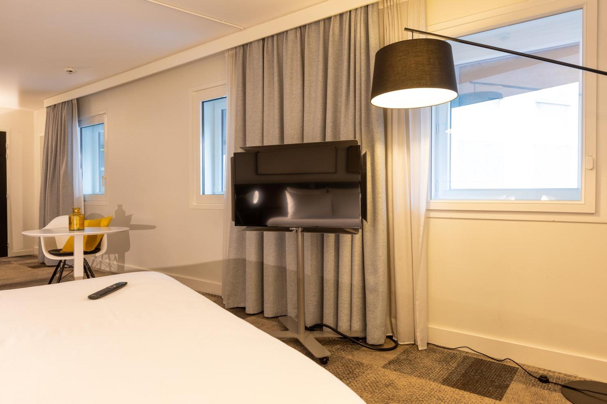 Suíte Superior com Cama de Casal e Sofá-cama