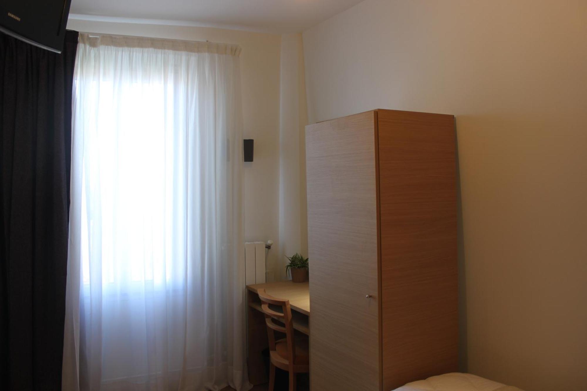 Standard Double Room Toilet