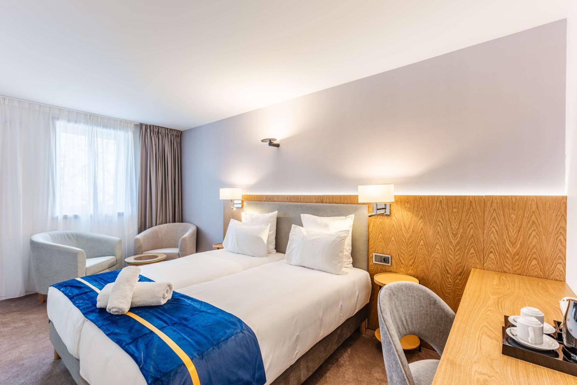 Twin Room,1596383193:JPEG