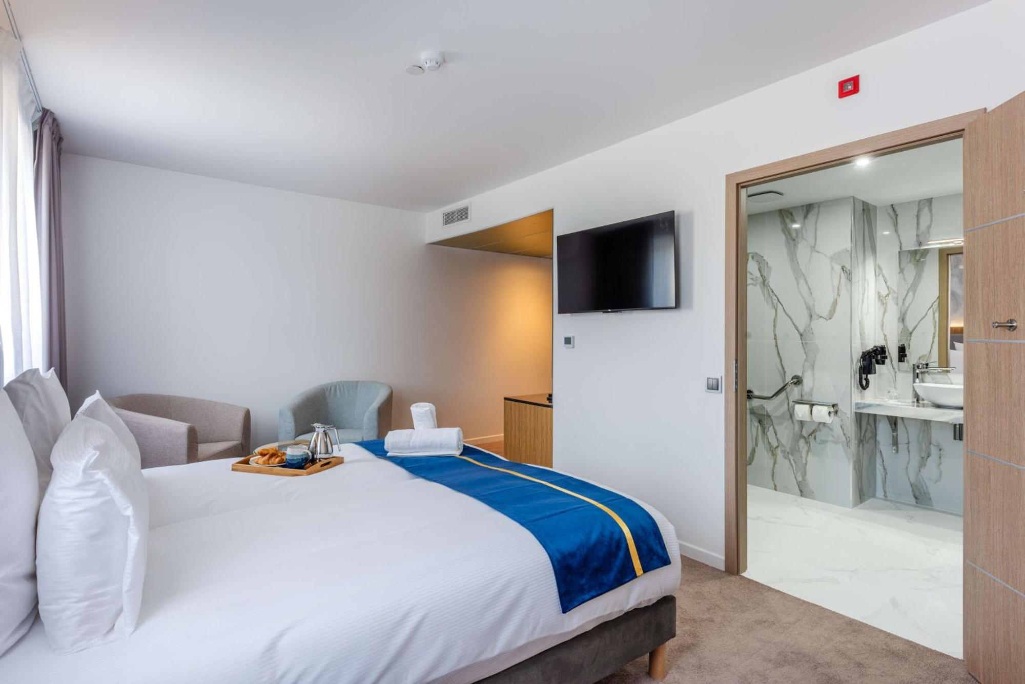Superior Twin Room,1596383182:JPEG
