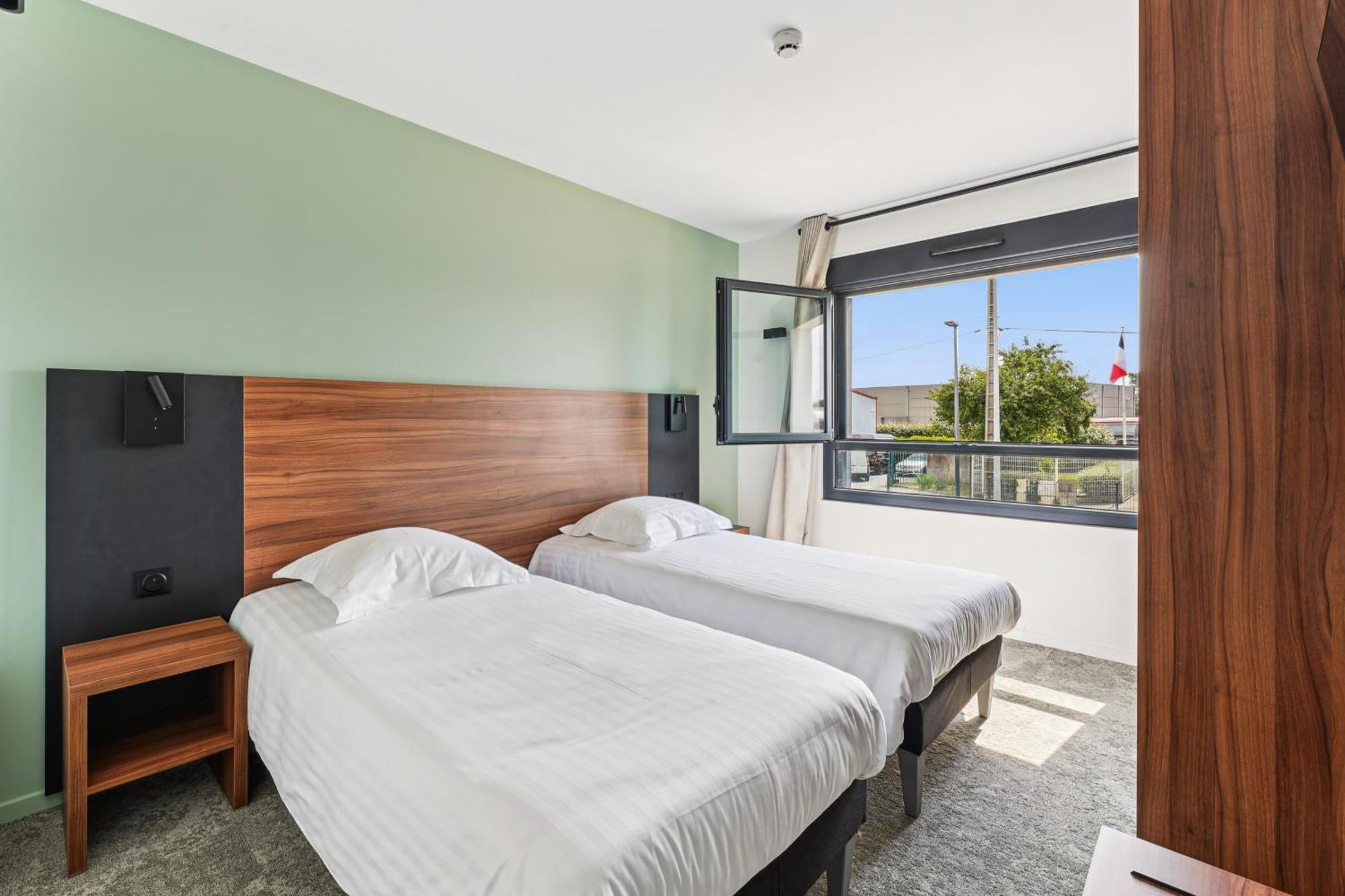 Superior Twin Room,1603753976:JPEG