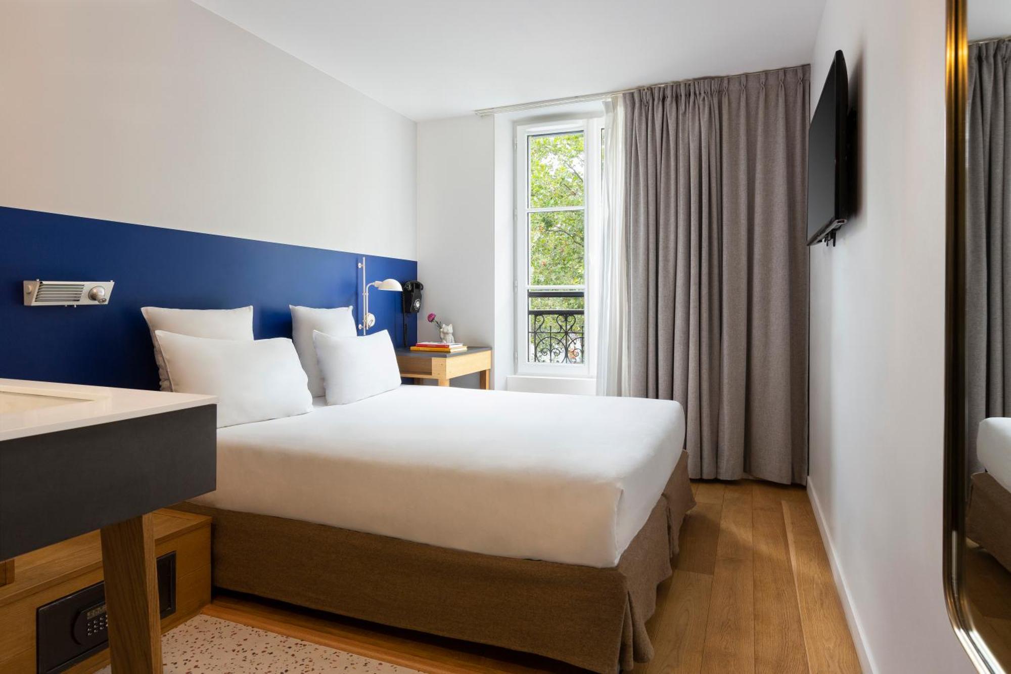 Double Room View on Bastille without lift