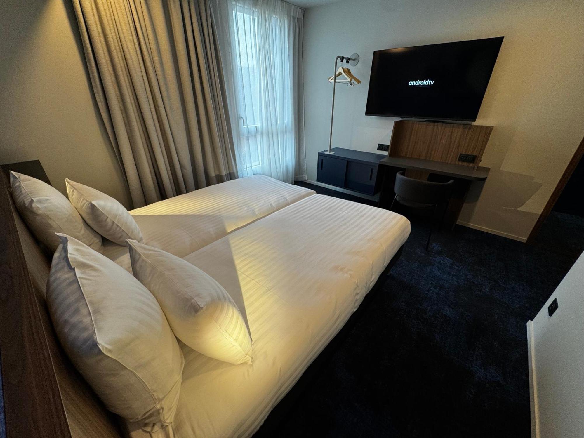 Twin Room,1612173967:JPEG