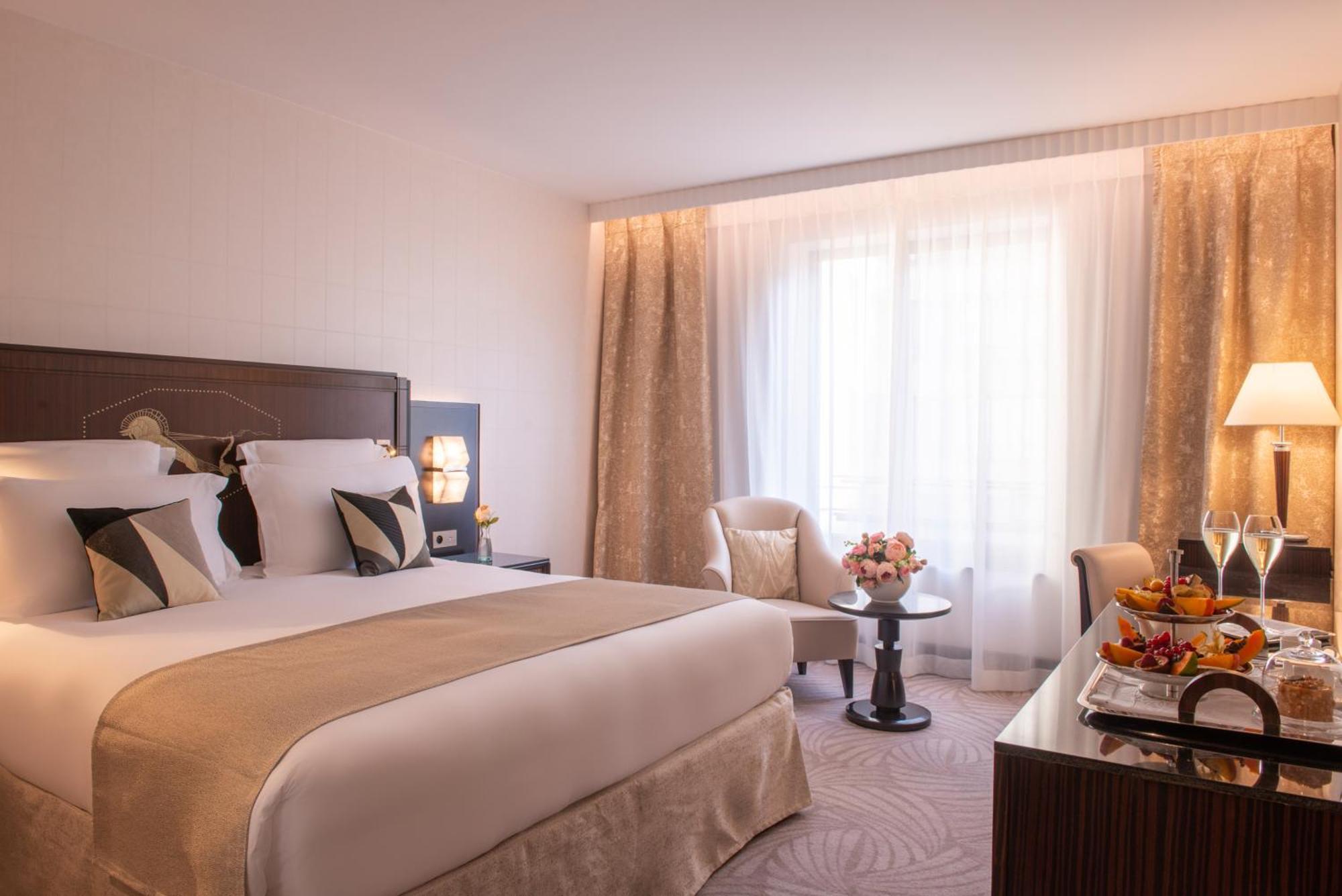 Deluxe King Room Garden View