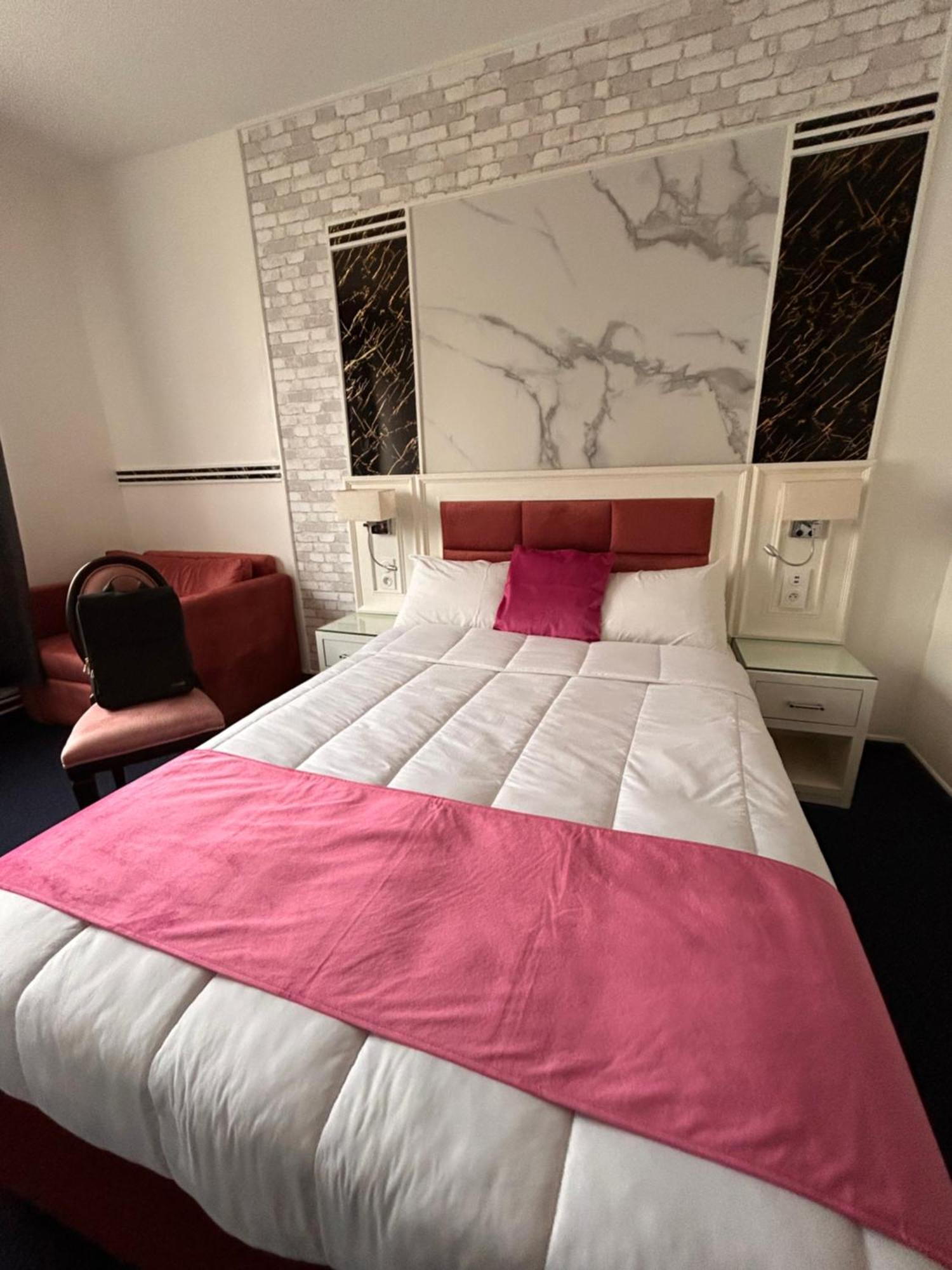 Double Room,1621119117:JPEG