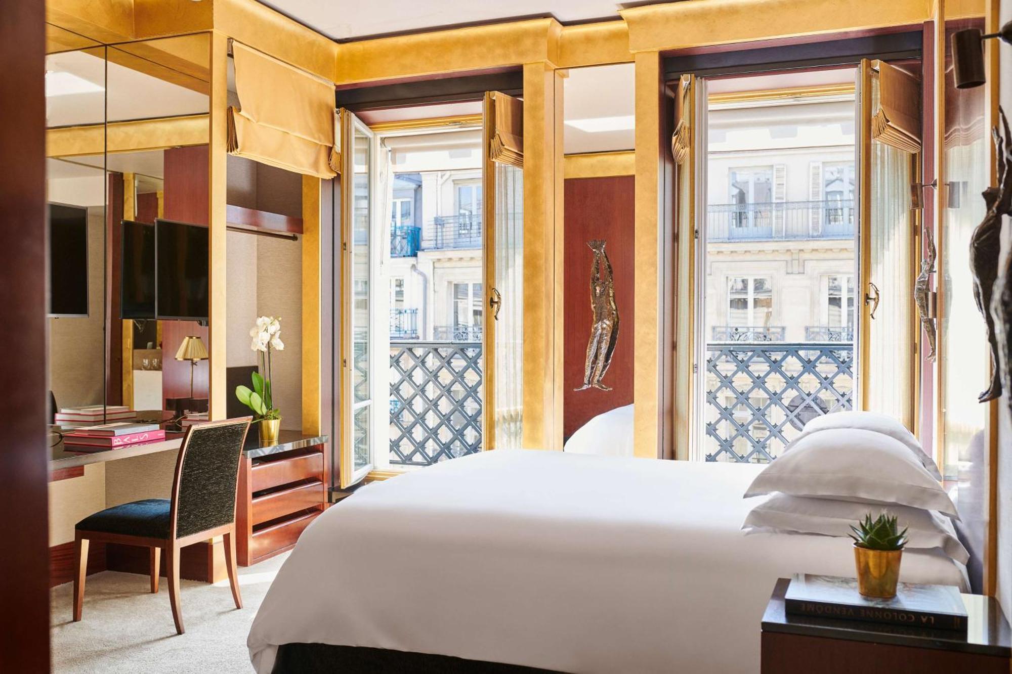 Chambre Lit King-Size - Vue sur Rue de la Paix