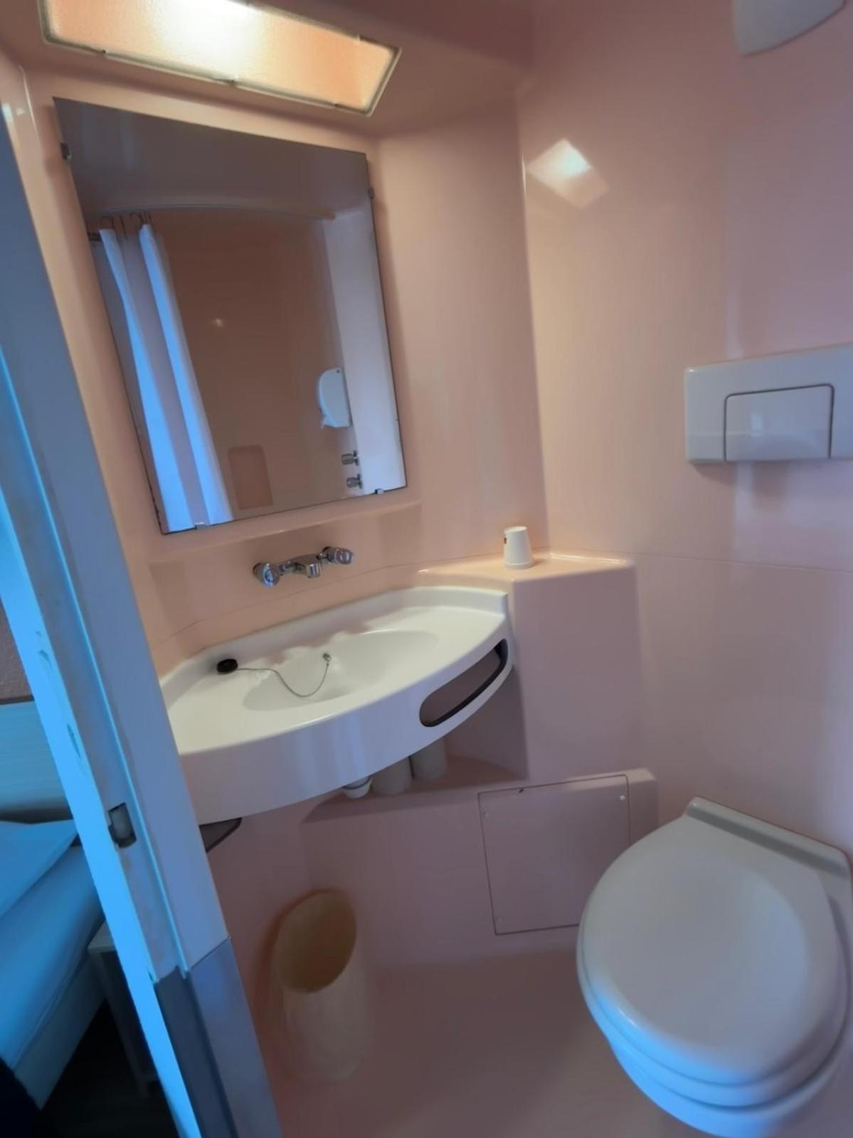 Twin Room,1628646586:JPEG