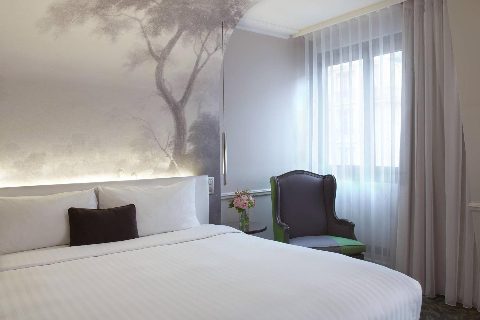 Deluxe King Room Garden View