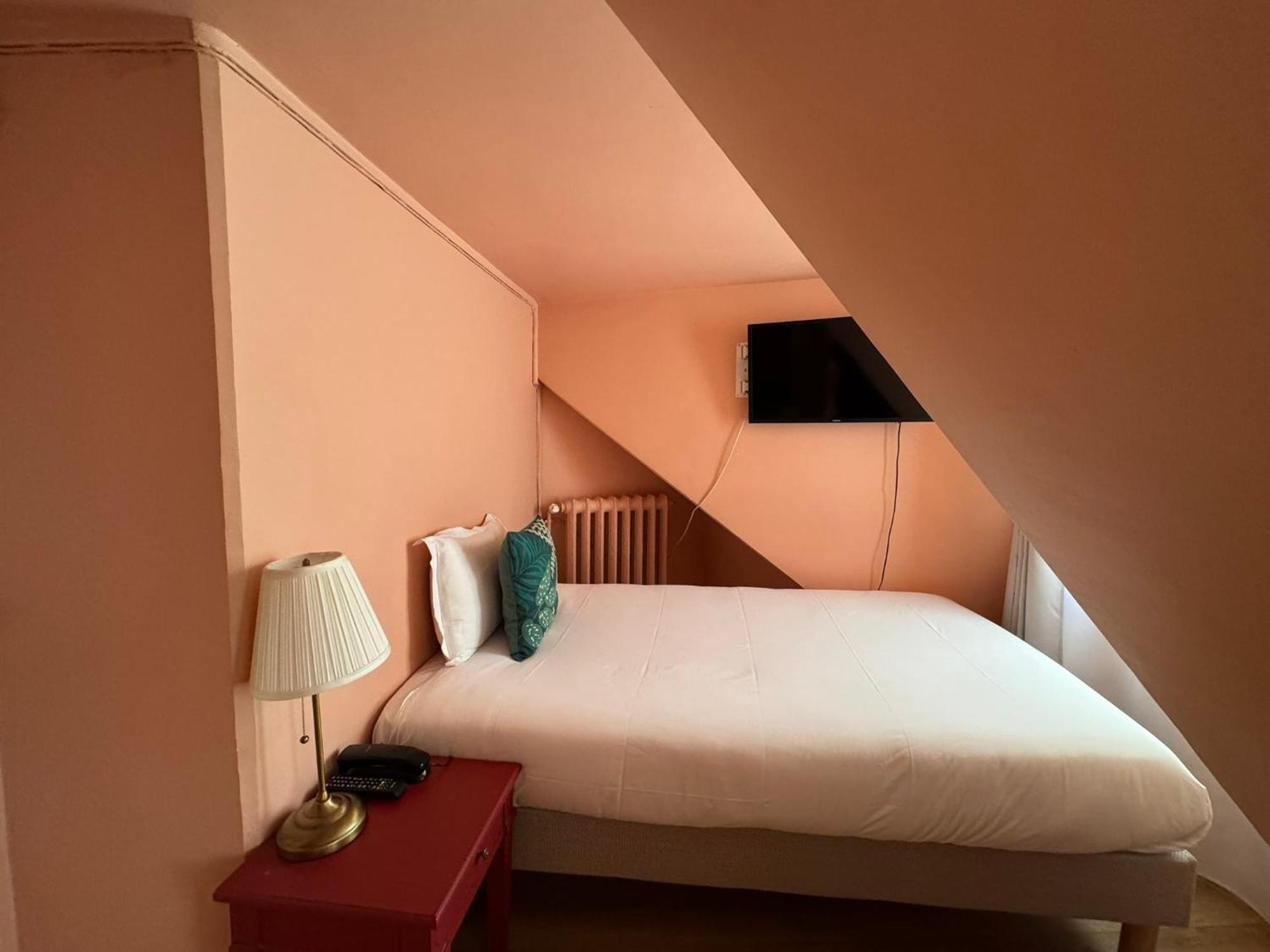 Single Room,1635080536:JPEG