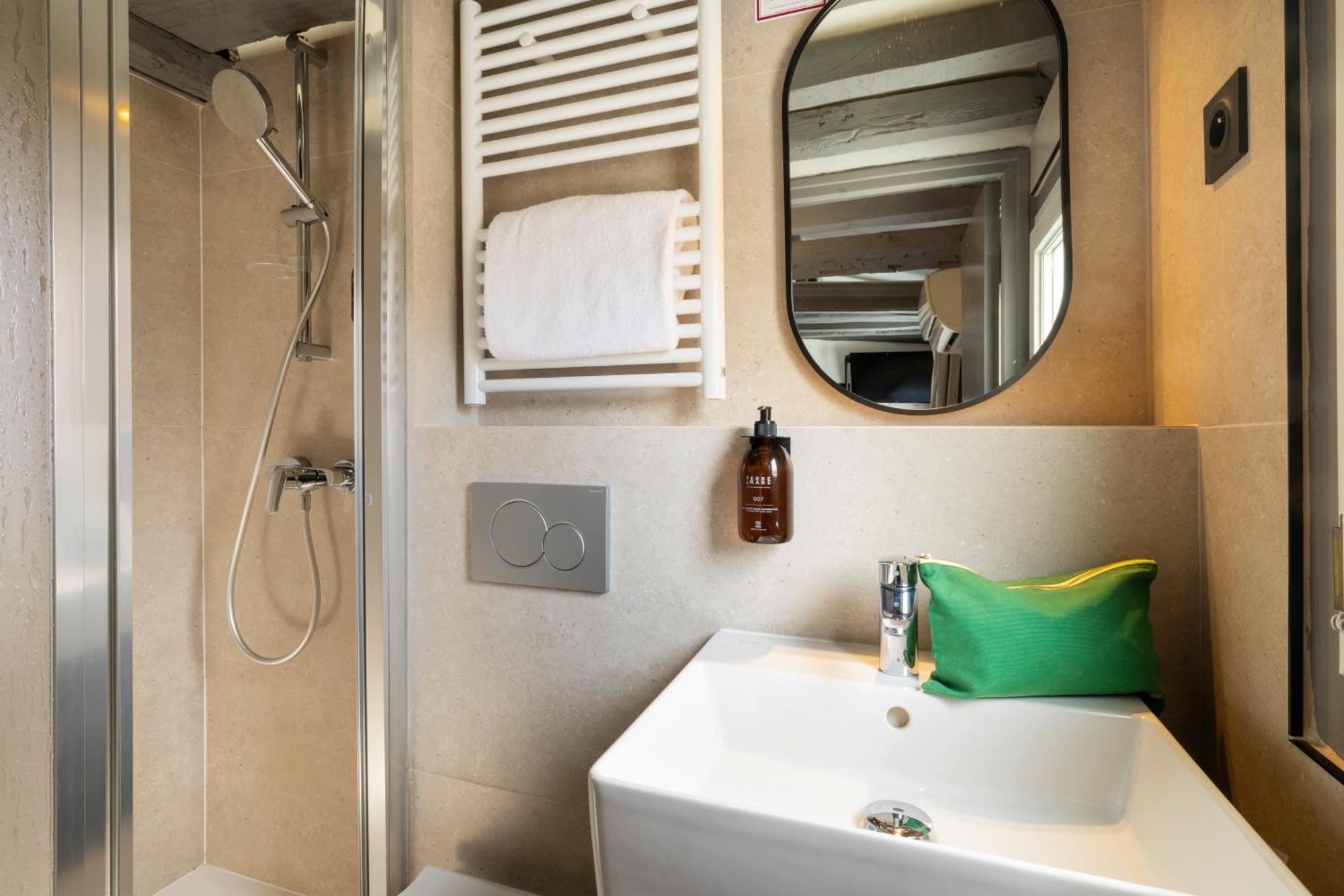 Single Room,1661105818:JPEG