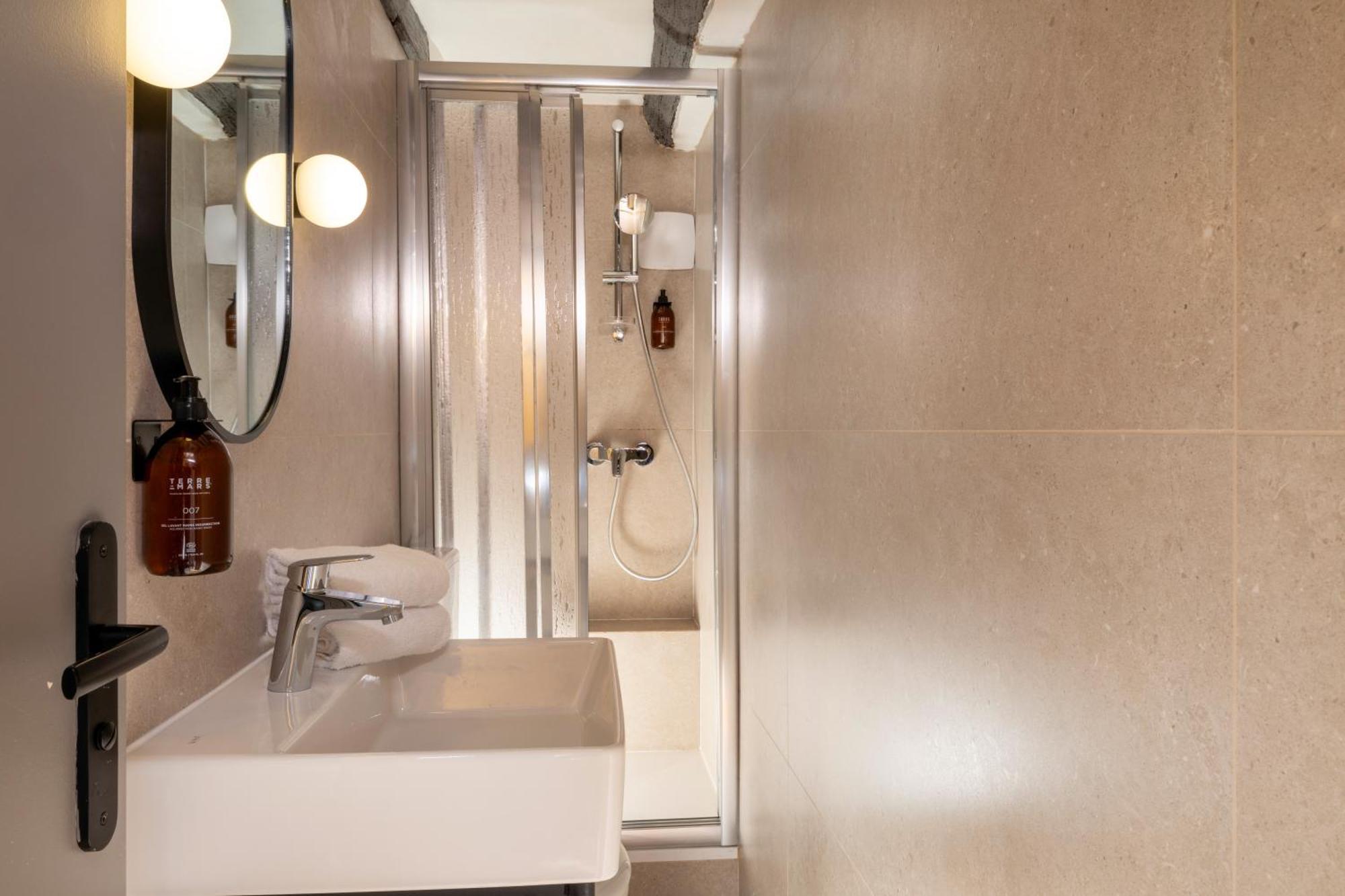 Twin Room,1661105826:JPEG