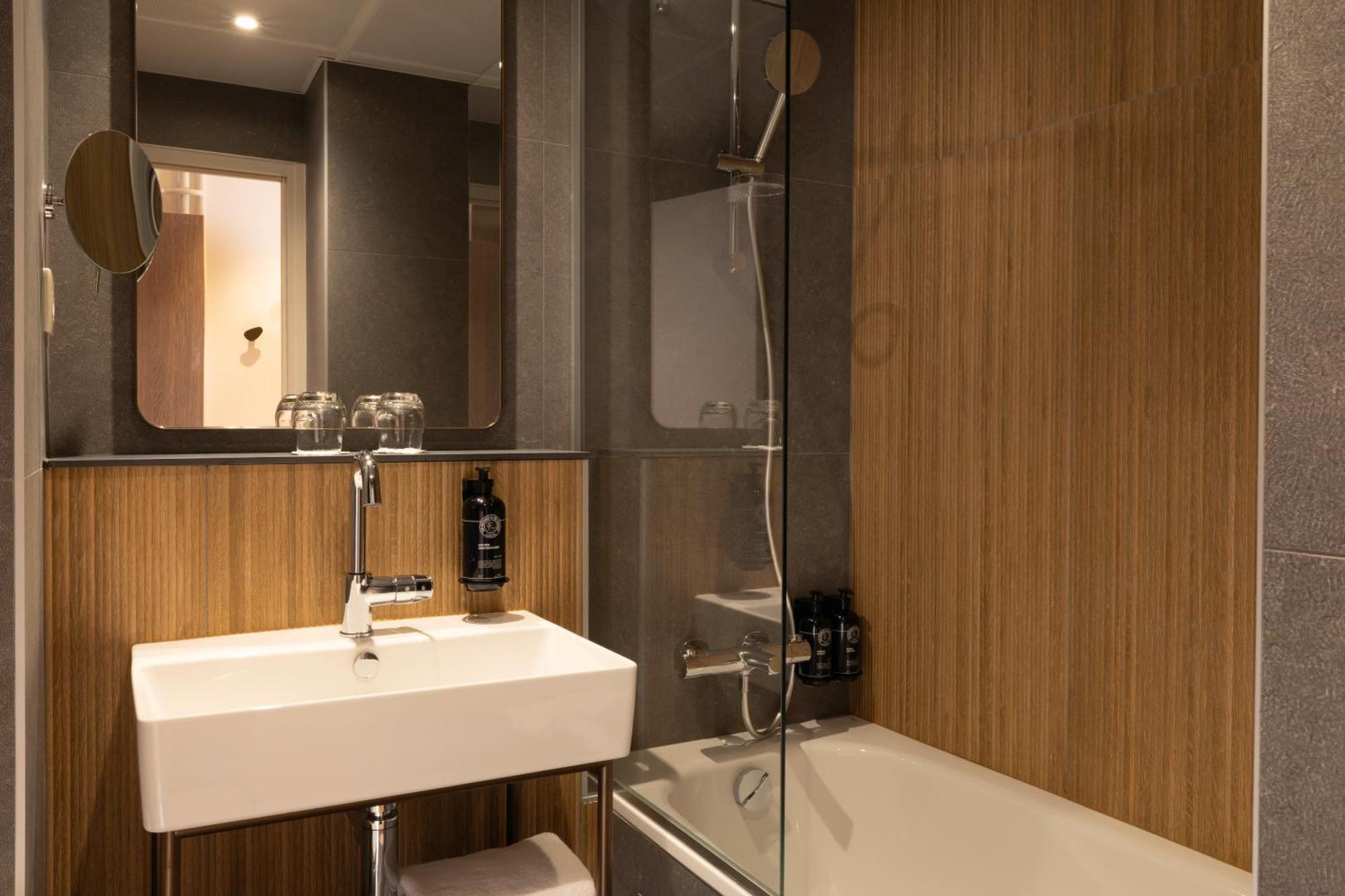 Two Connecting Double Rooms