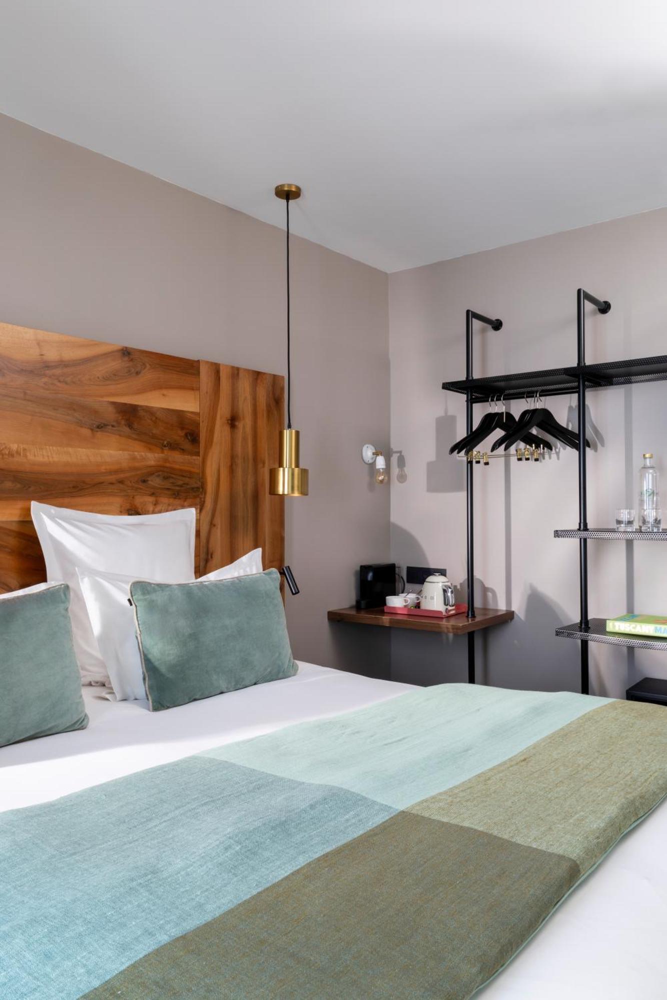 Two Adjacent Rooms,1672571597:JPEG