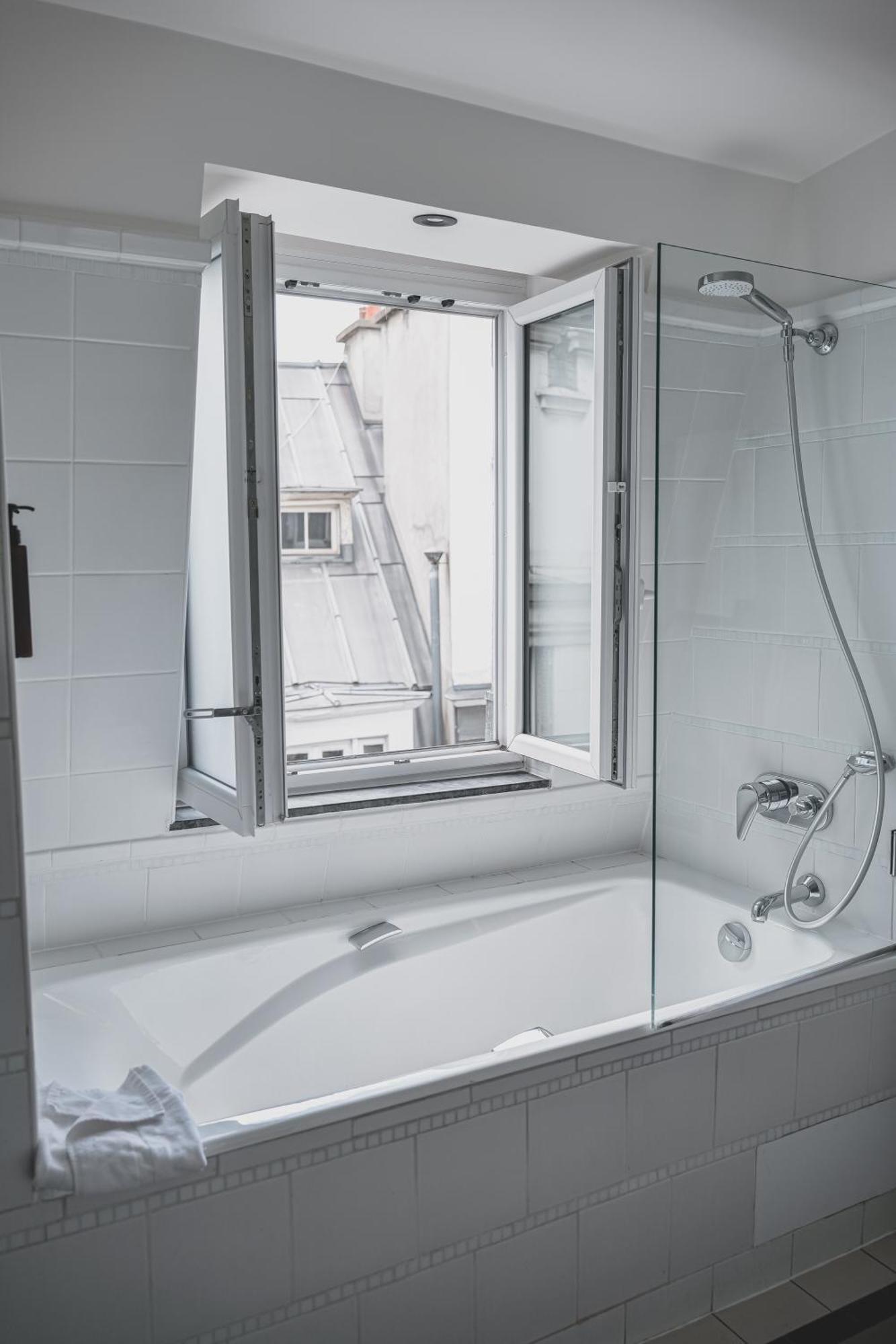 Classic Quadruple Room,1685058653:JPEG