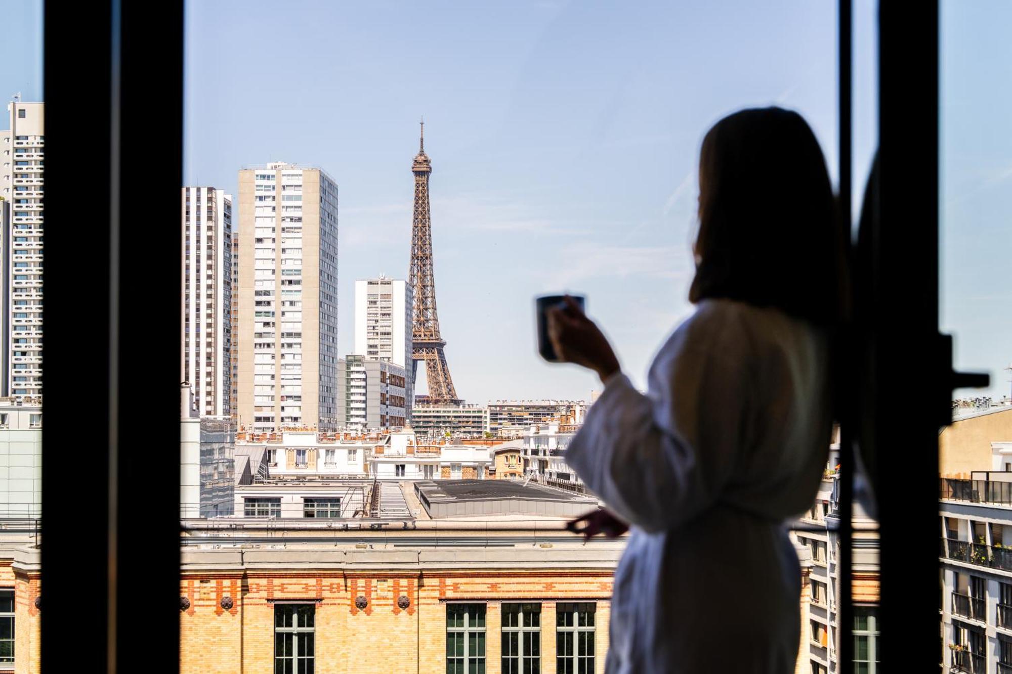 Deluxe Blue Room Eiffel Tower View