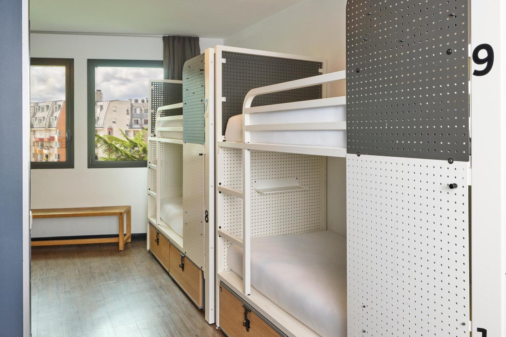 Cama em Dormitório Misto com 10 Camas