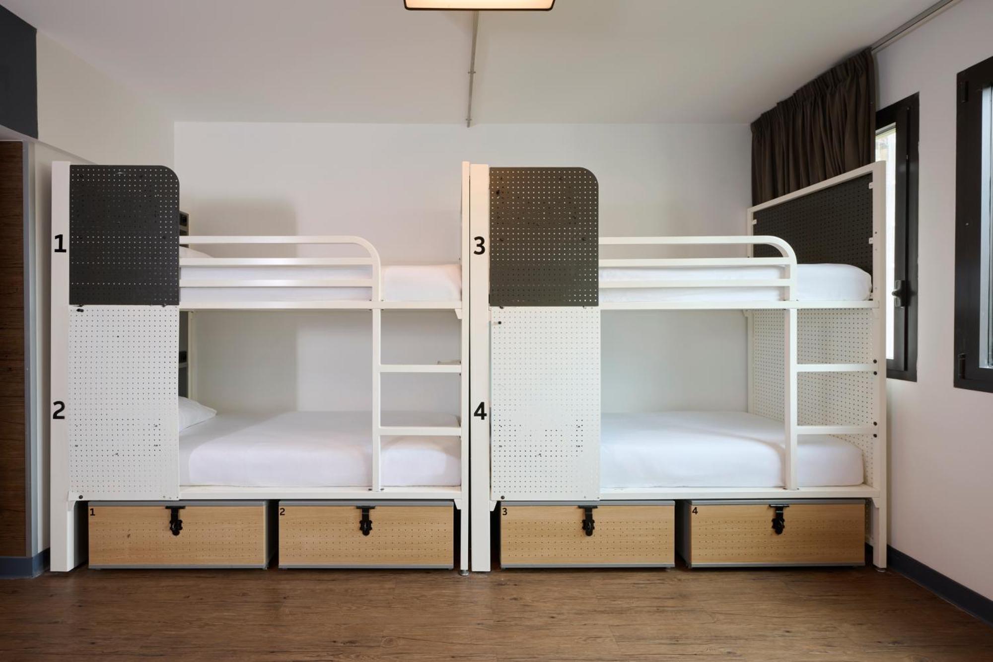 Cama em Dormitório Misto com 8 Camas