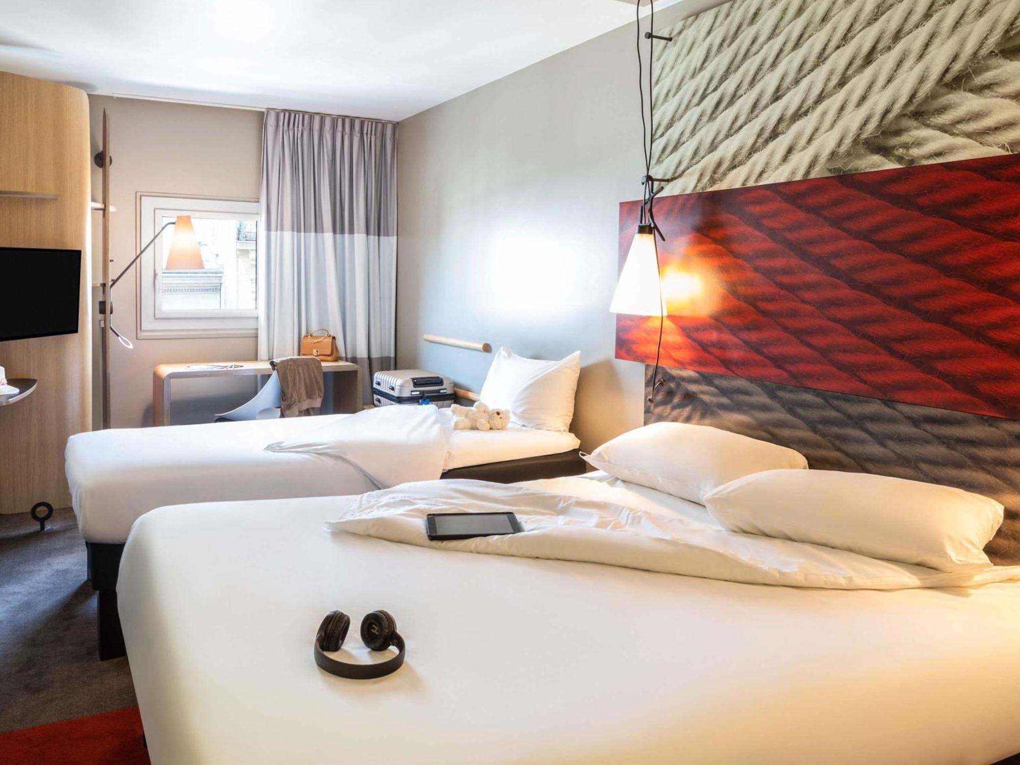 Standard Room with Double Bed and Twin Beds,1704949211:JPEG