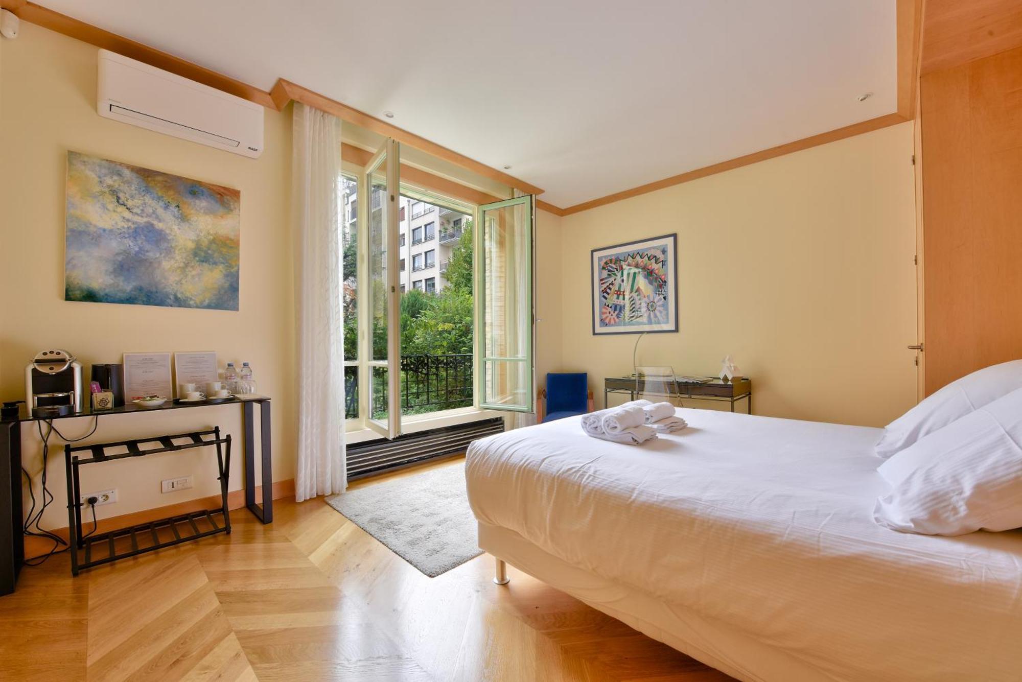 Deluxe Queen Room