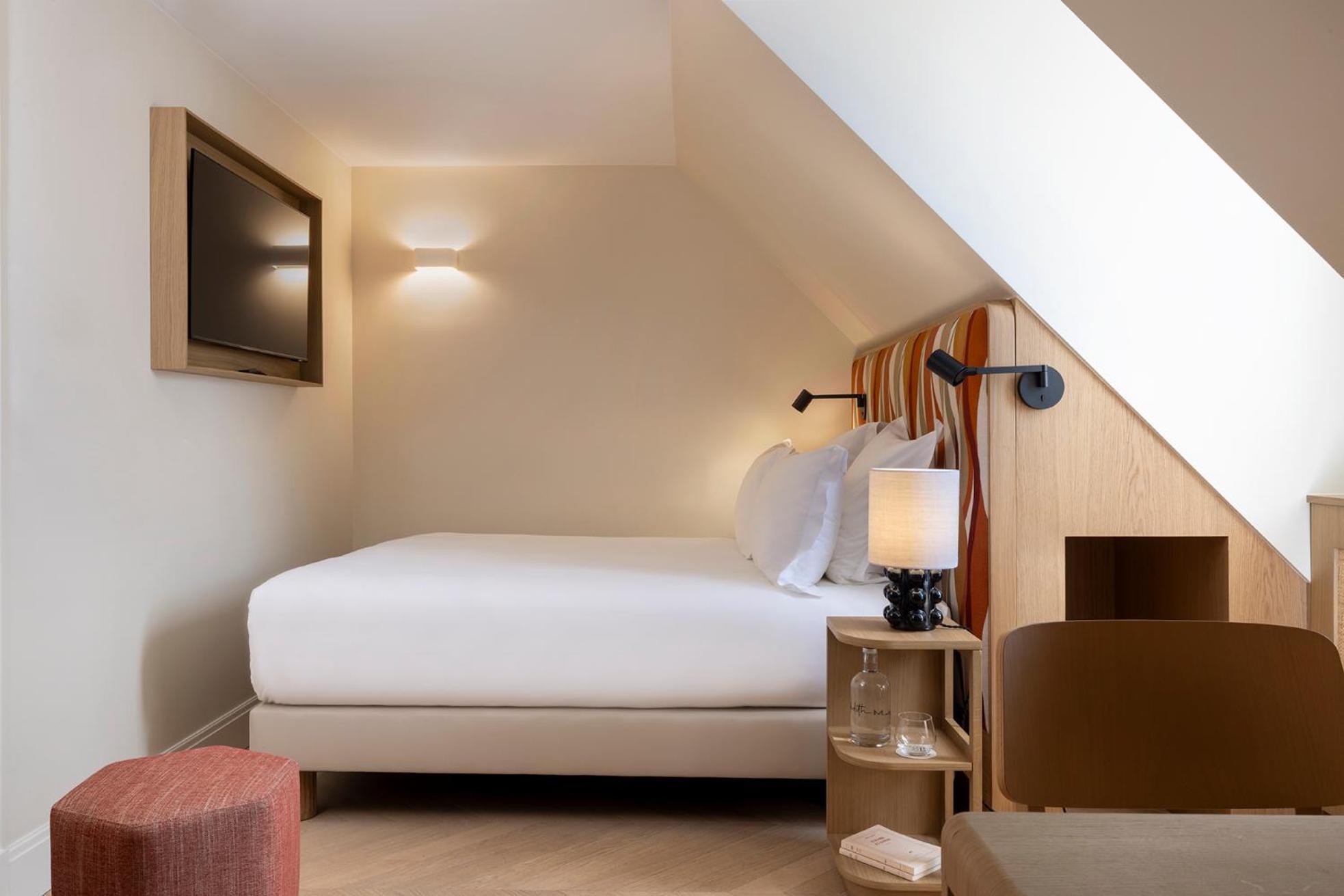Superior Mansard Room
