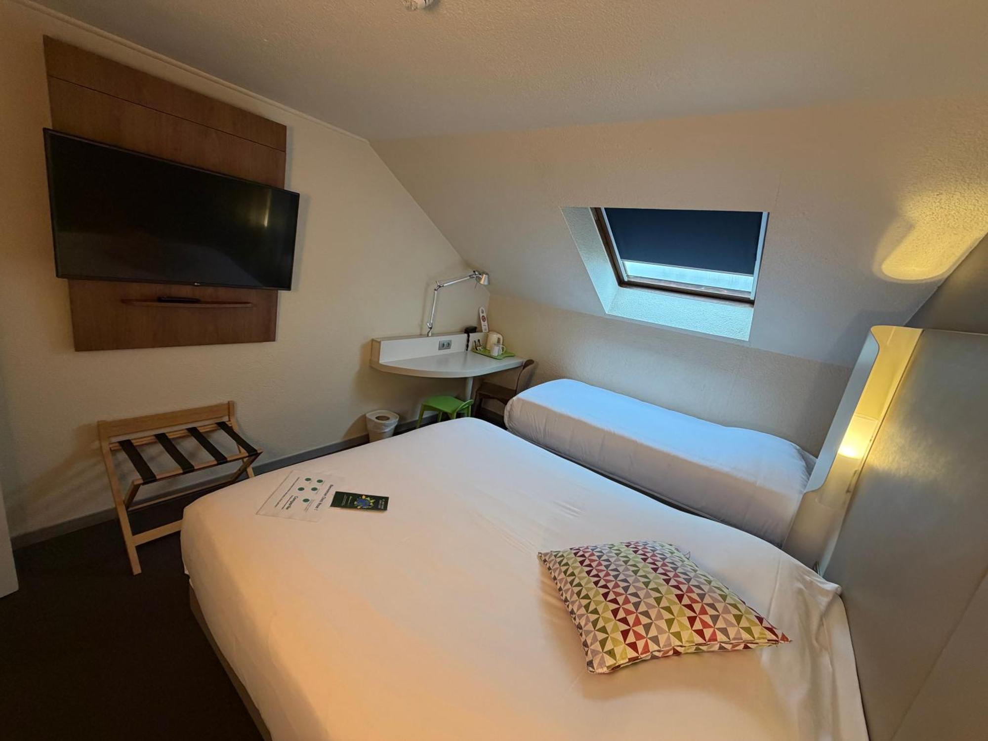 Standard Queen Room One Single Bed,1729985167:JPEG