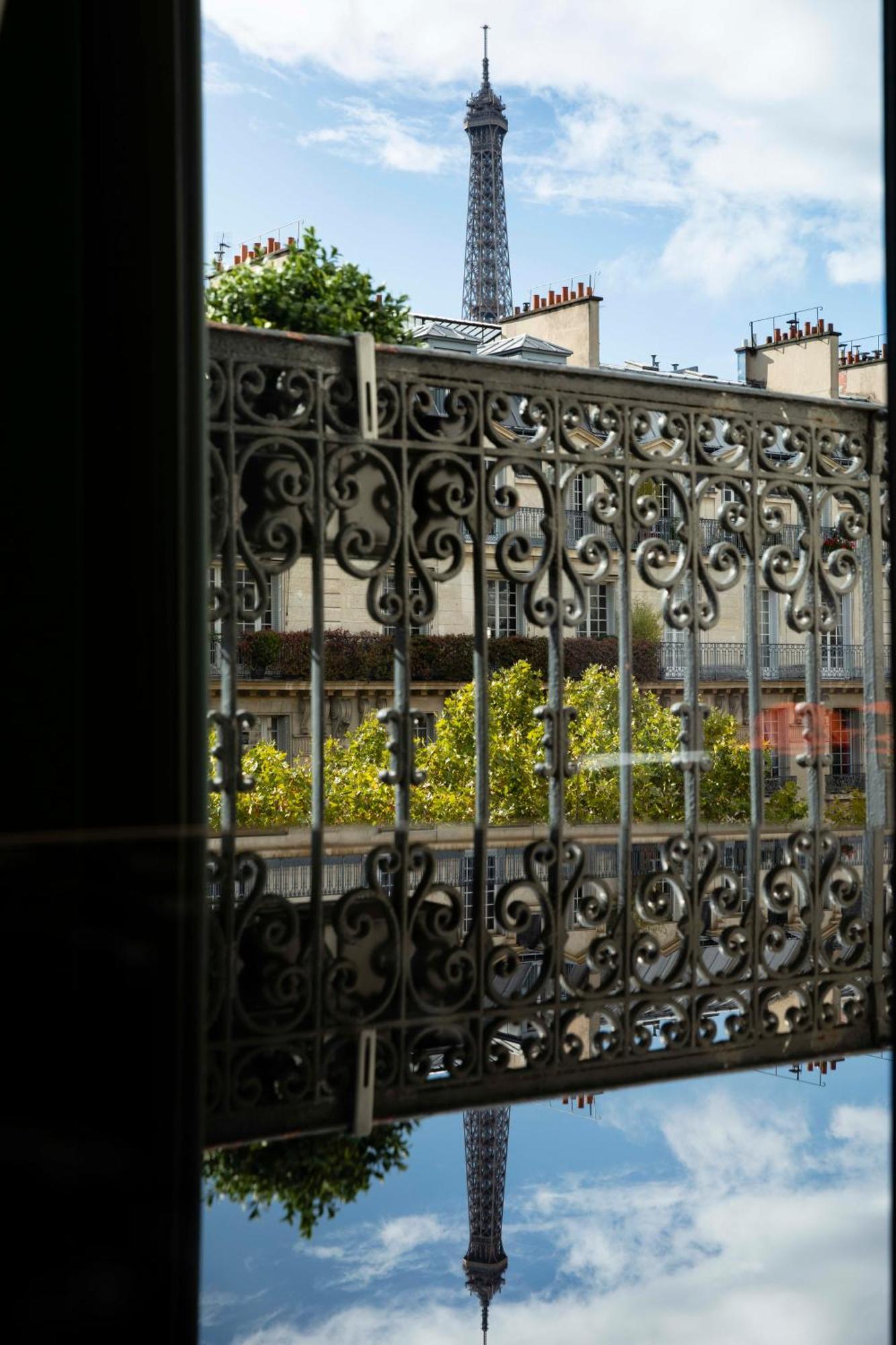 Deluxe Room Eiffel Tower View