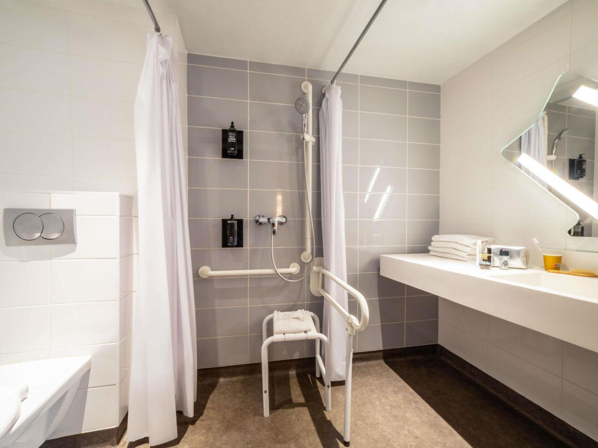 Accessible King Room,1739526587:JPEG