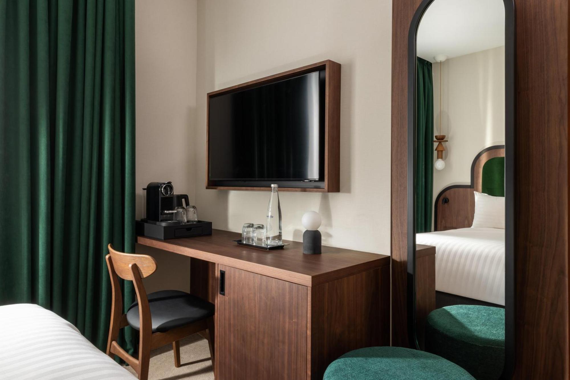 Deluxe Single Room,1742600174:JPEG
