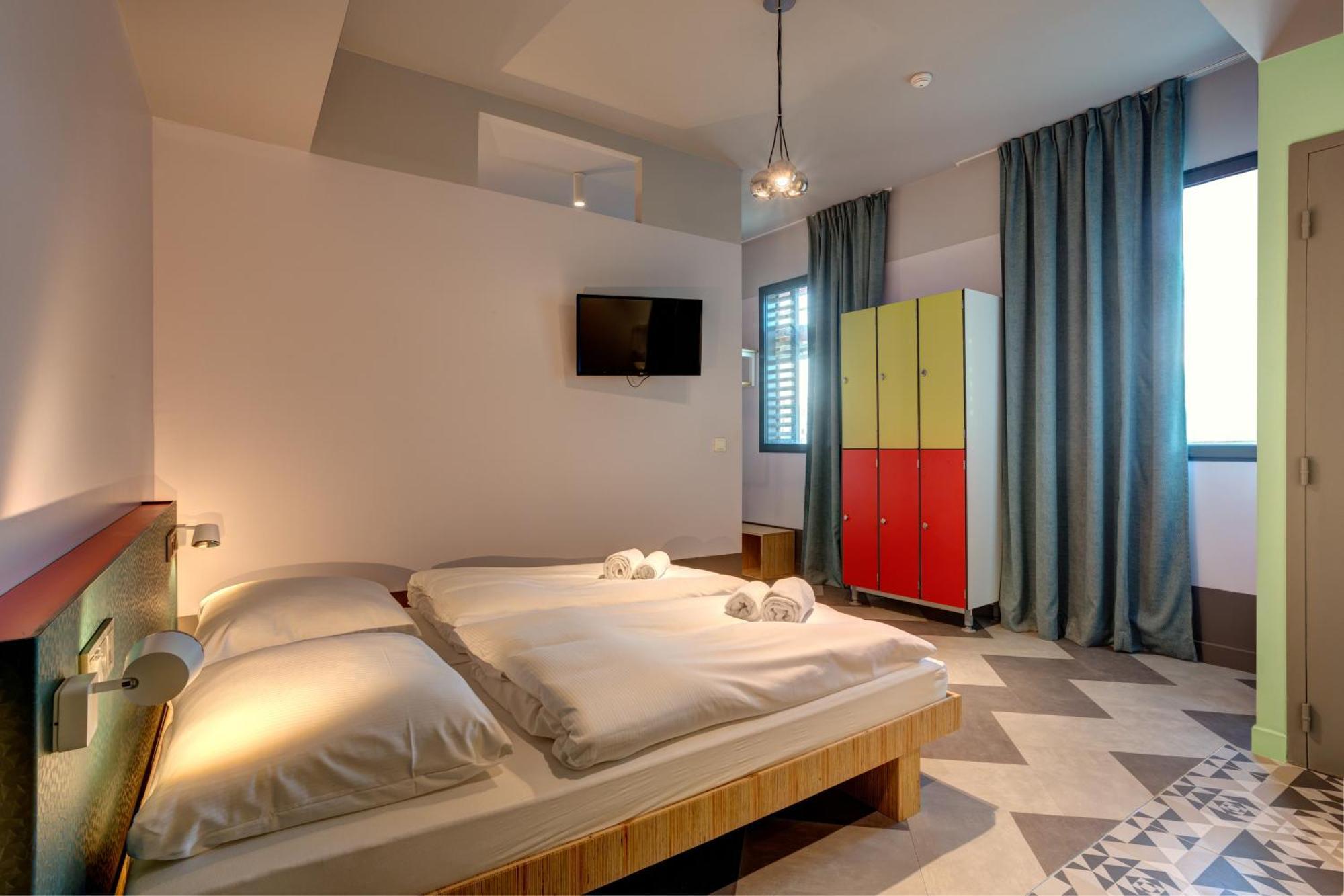 Bed 6-Bed Mixed Dormitory Room