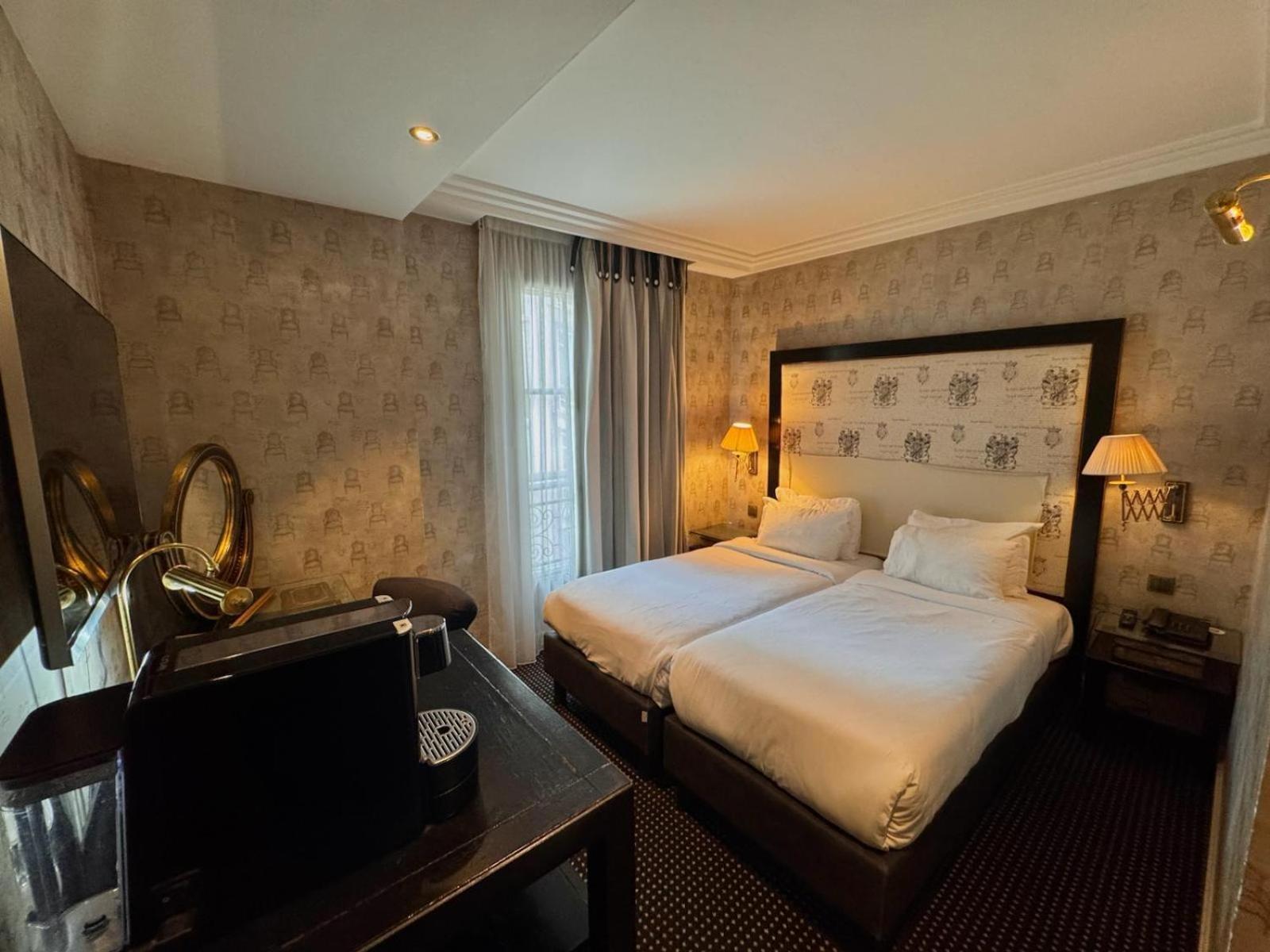 Quarto com 2 Camas de Solteiro