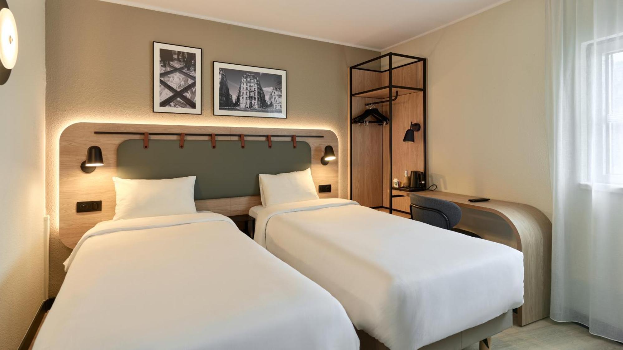 Standard Room 2 Single Beds 1 Sofa Bed,1773673061:JPEG